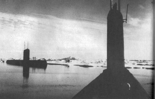 Seadragon (SSN-584), foreground, and her sister Skate (SSN-578) during a rendezvous at the North Pole in August 1962